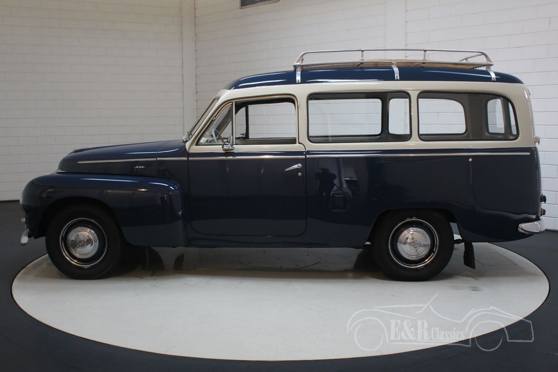 Miniature Premium X 1/43 Volvo PV445 Duetto Van - Police Suédoise 1955